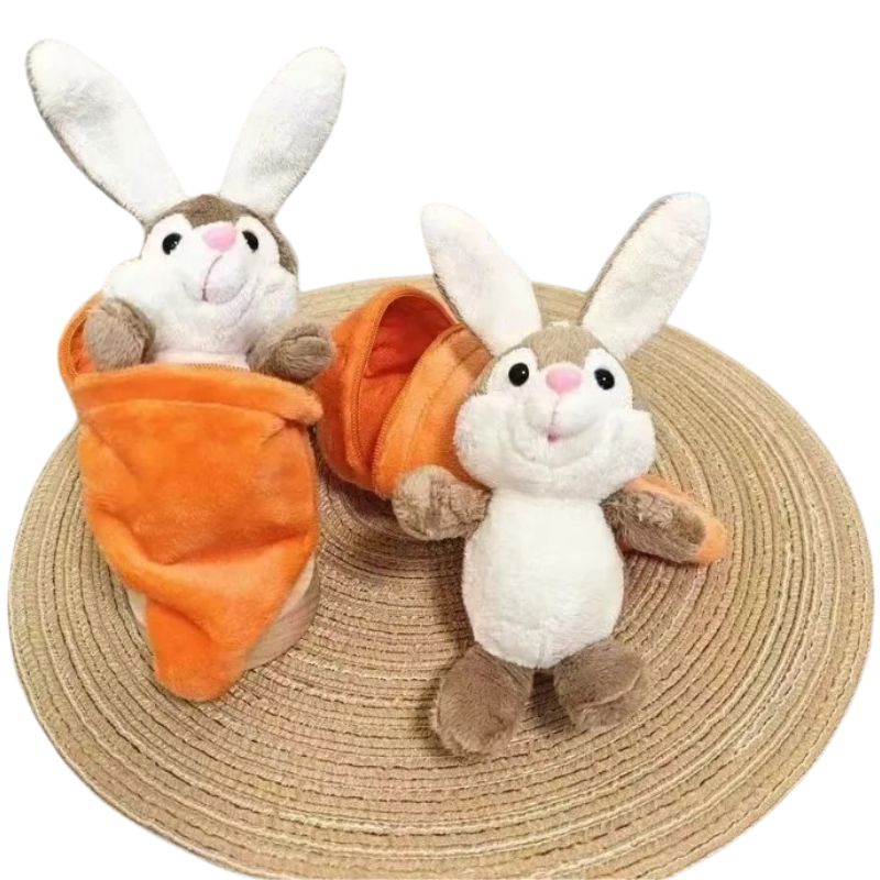 Mini Coelho de pelúcia com cenoura